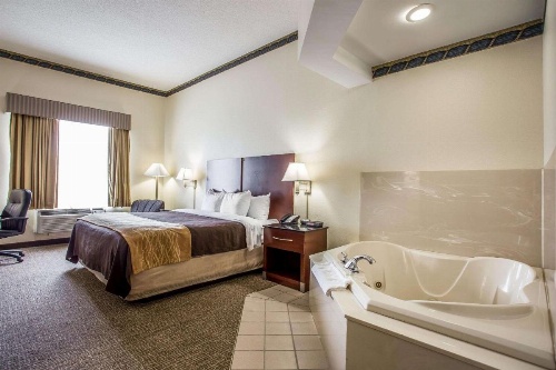 Comfort Inn & Suites Ft.Jackson Maingate image 11